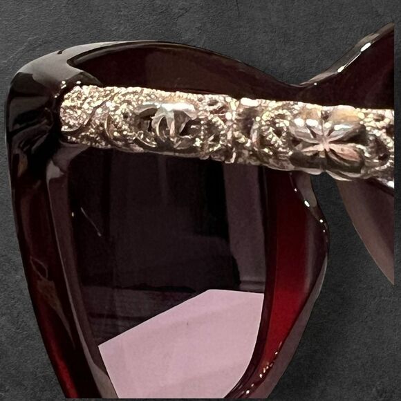 CHANEL Red Sunglasses with Gold Case main image 4